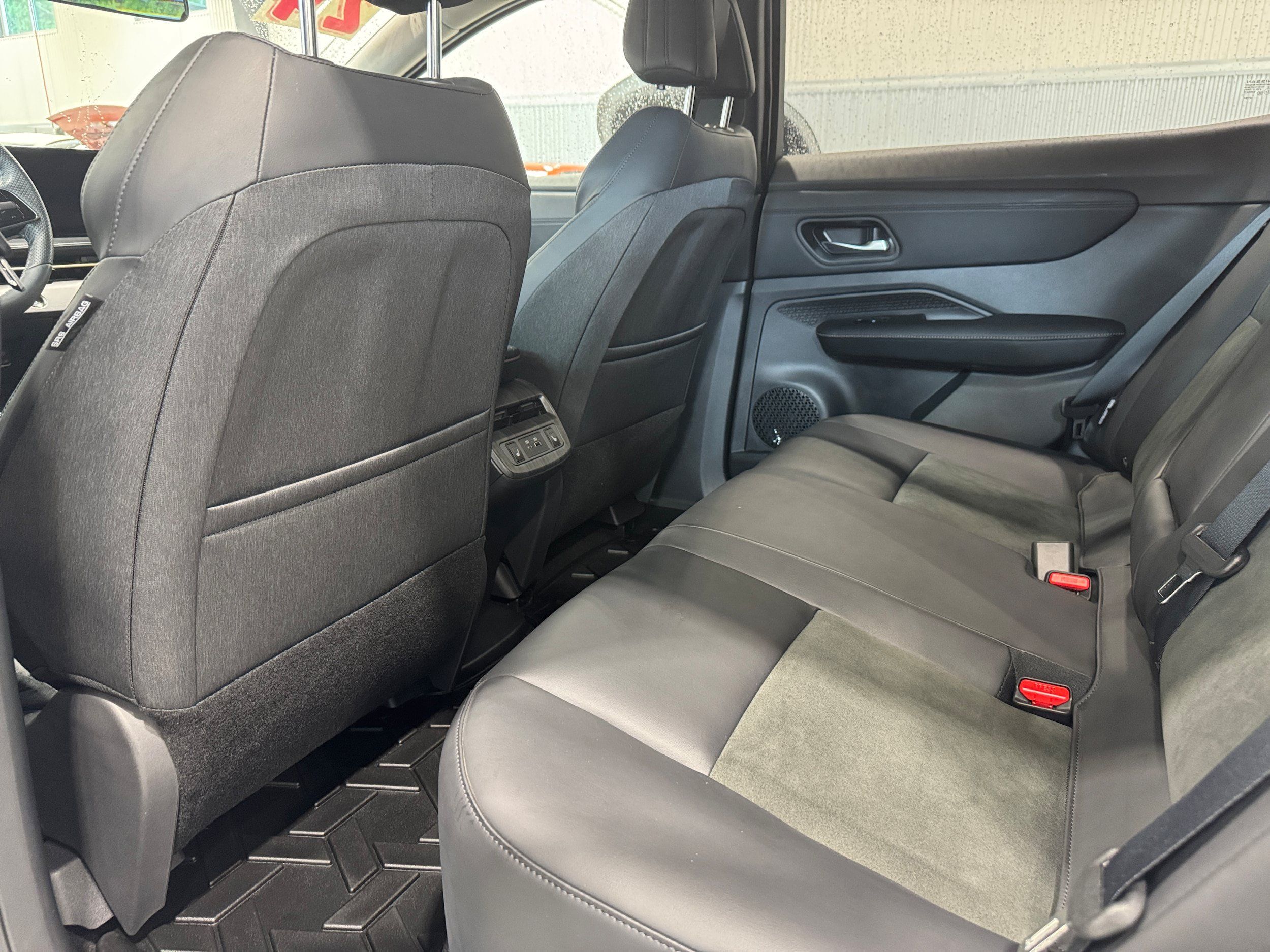 Used 2024 Nissan Ariya AWD image 7