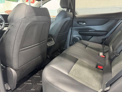 Used 2024 Nissan Ariya AWD image 7