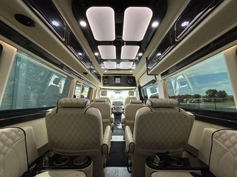 Used 2020 Mercedes-Benz Sprinter 3500 image 3