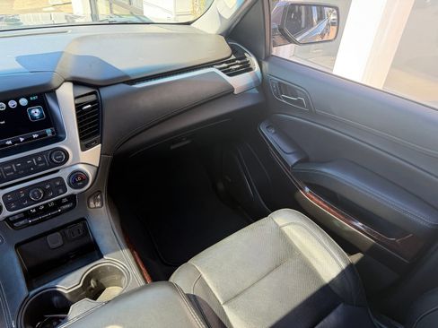 Used 2019 GMC Yukon XL SLT w/ Open Road Package AWD/4WD image 7