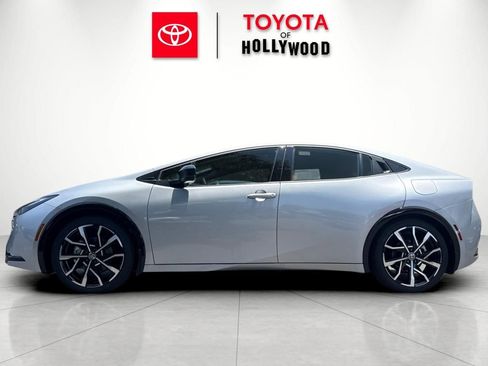 New 2026 Toyota Prius Plug-In Hybrid FWD image 9