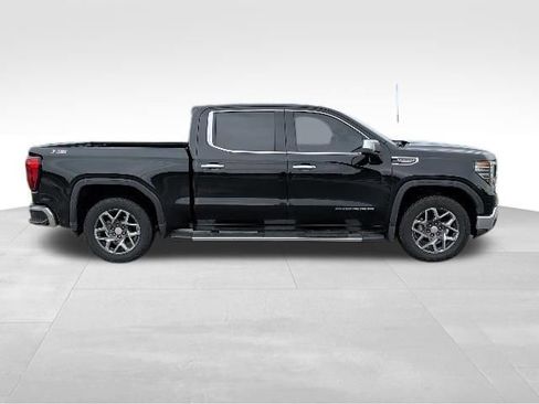 Used 2022 GMC Sierra 1500 SLT AWD/4WD image 2