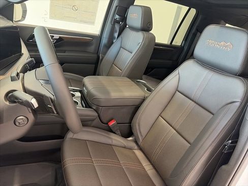 New 2026 Chevrolet Suburban High Country image 12