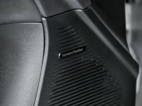 Used 2017 Dodge Challenger SRT Hellcat image 19