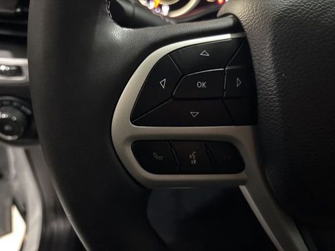 Used 2022 Jeep Cherokee Latitude w/ Sun & Sound Group image 17