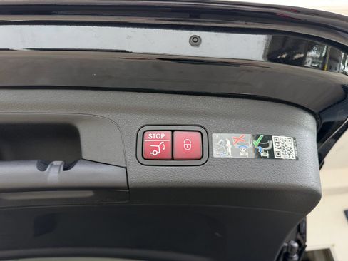 Certified 2025 Mercedes-Benz GLE 450 4MATIC image 18