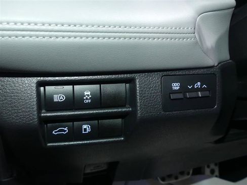 Used 2019 Toyota Avalon XSE image 29