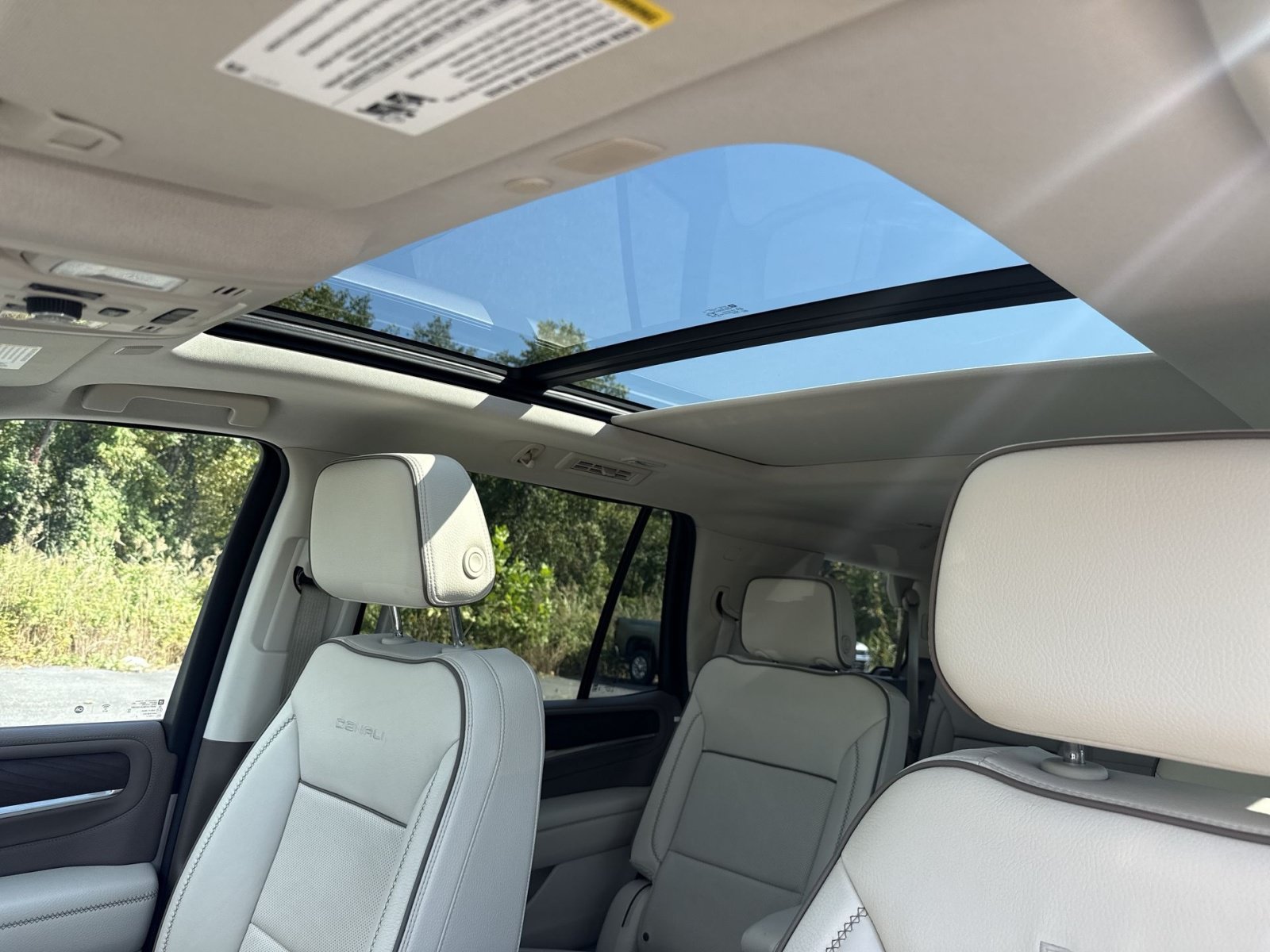 Used 2023 GMC Yukon Denali AWD/4WD image 25
