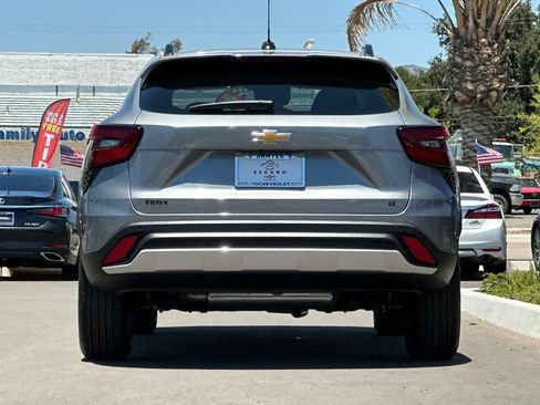 New 2026 Chevrolet Trax LT w/ Driver Confidence Package FWD image 5