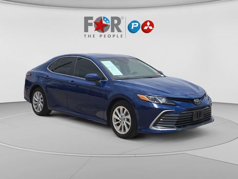 Used 2023 Toyota Camry LE FWD image 7