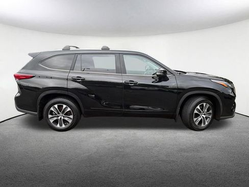 Used 2023 Toyota Highlander XLE AWD/4WD image 15