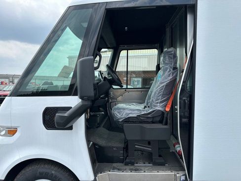 Used 2024 Chevrolet Brightdrop 400 w/ Commercial Equipment Package AWD/4WD image 14