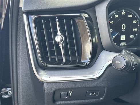 Used 2019 Volvo S60 T6 Momentum w/ Multimedia Package image 21