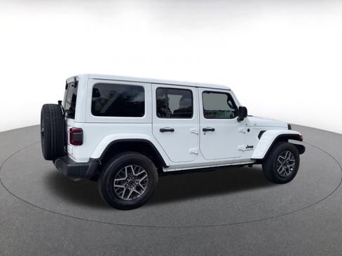 Used 2025 Jeep Wrangler Sahara image 12