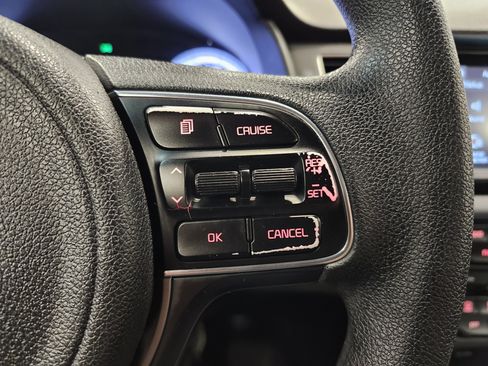 Used 2017 Kia Niro LX image 13