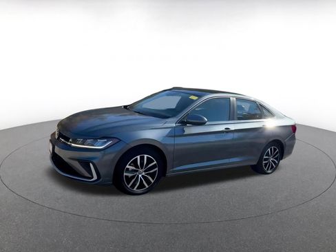 Used 2025 Volkswagen Jetta SE image 8