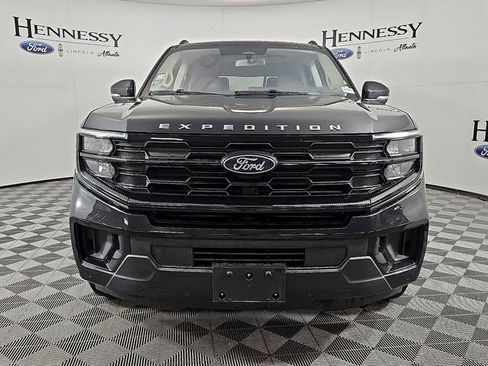 Certified 2025 Ford Expedition Active image 3