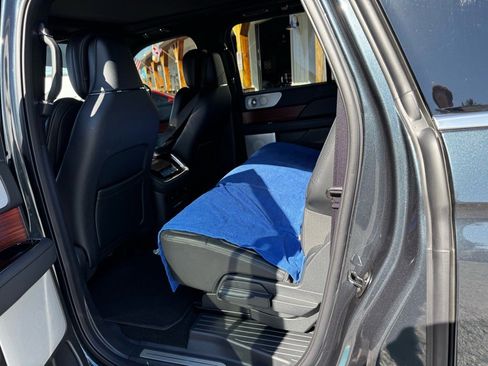 Used 2024 Lincoln Navigator L Reserve image 11