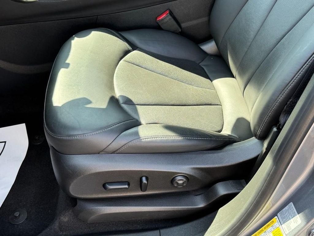 Used 2019 Buick Envision Essence AWD/4WD image 27