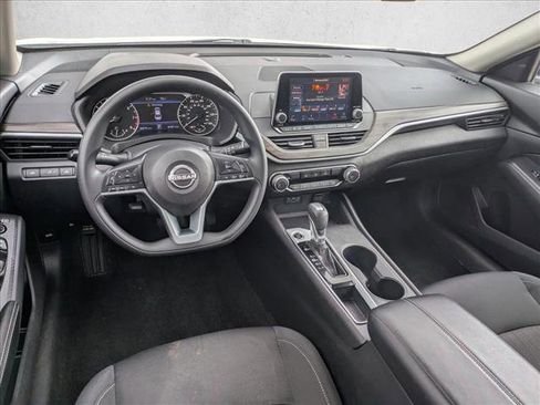 Used 2025 Nissan Altima 2.5 SV image 15