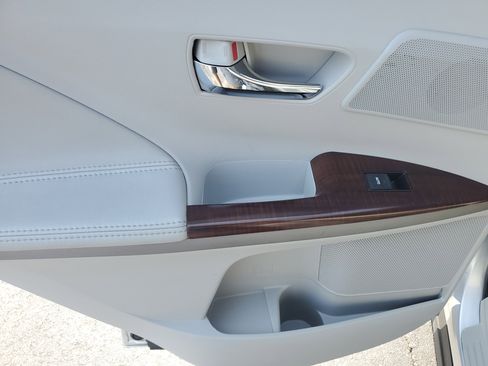 Used 2011 Toyota Venza AWD w/ Comfort Pkg image 13