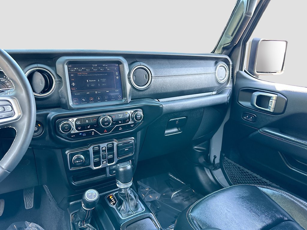 Used 2023 Jeep Wrangler Unlimited Sahara AWD/4WD image 22