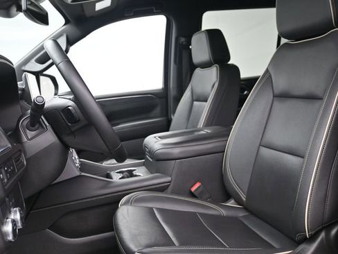 Used 2024 GMC Yukon SLT image 10