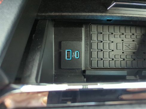 Used 2024 Ford Expedition Limited image 38