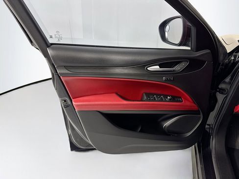 Used 2018 Alfa Romeo Stelvio AWD image 24
