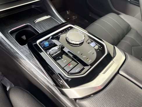 Used 2023 BMW i7 xDrive60 image 16