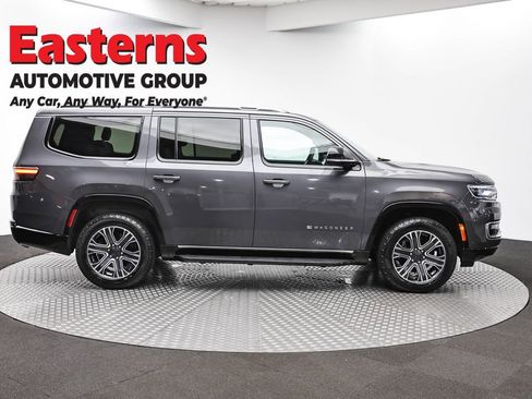 Used 2024 Jeep Wagoneer Series II AWD/4WD image 4