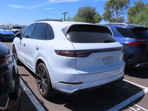 Used 2022 Porsche Cayenne AWD/4WD image 4