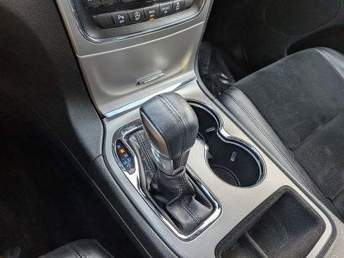 Used 2017 Jeep Grand Cherokee Altitude image 19