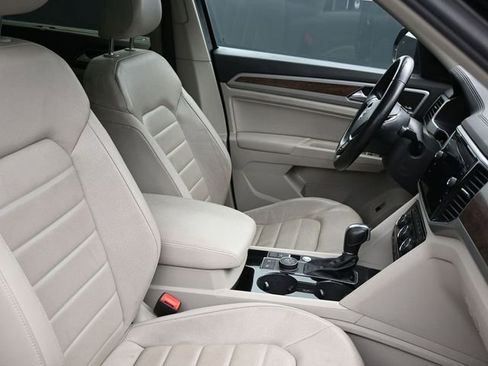 Used 2018 Volkswagen Atlas SEL Premium image 12