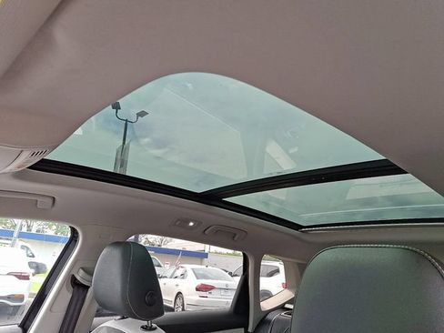 Used 2025 Volkswagen Taos SE w/ Panoramic Sunroof Package AWD/4WD image 14