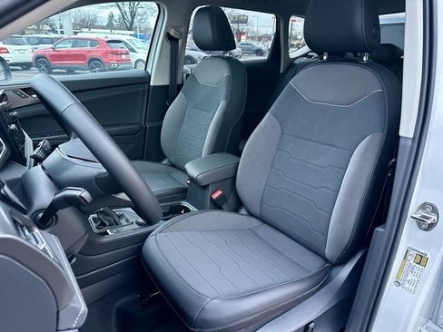 New 2026 Volkswagen Taos SE image 13