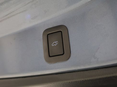 Used 2019 Toyota Highlander XLE w/ Highlander SE Package AWD/4WD image 21