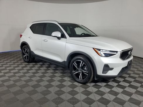 Used 2023 Volvo XC40 B5 Core w/ Climate Package image 2
