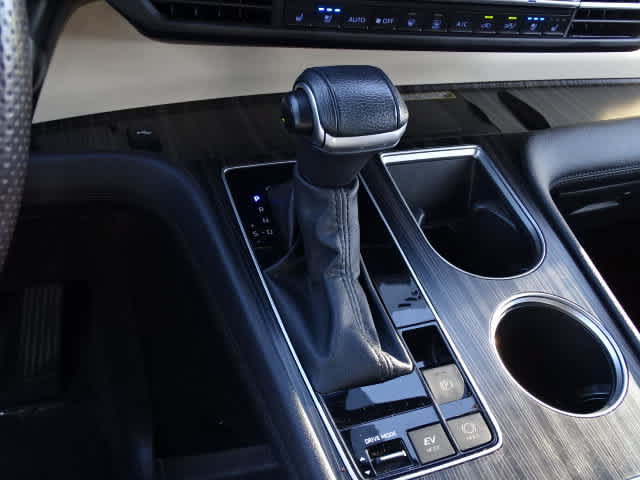 Used 2024 Toyota Sienna Platinum FWD image 32