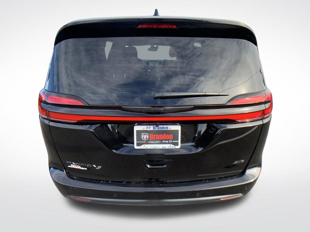 New 2026 Chrysler Pacifica Select w/ S Appearance Package AWD/4WD image 4
