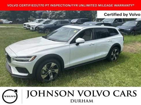 Used 2025 Volvo V60 B5 Cross Country Plus AWD/4WD image 1