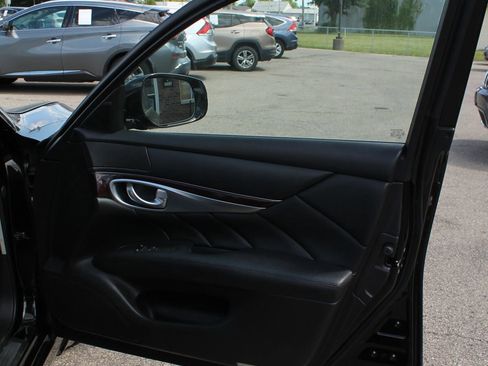 Used 2019 INFINITI Q70 Luxe w/ Proactive Package AWD/4WD image 21