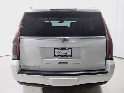 Used 2018 Cadillac Escalade ESV Luxury image 13