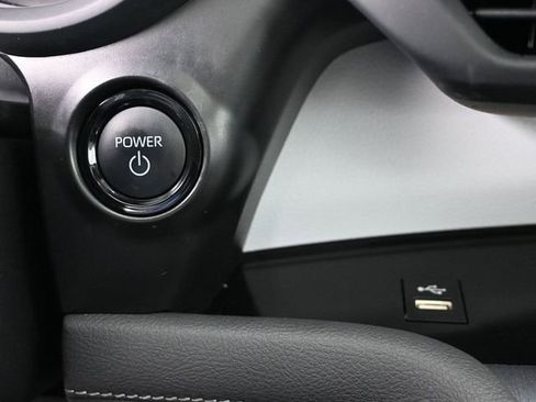 Used 2025 Toyota Sienna XLE image 17