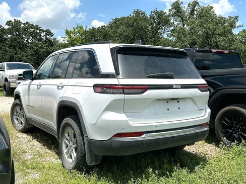 Used 2025 Jeep Grand Cherokee Laredo w/ MOPAR Finishing Package RWD image 13