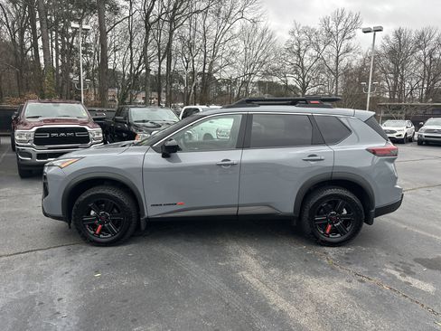 Used 2025 Nissan Rogue SV image 6