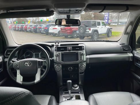 Used 2018 Toyota 4Runner SR5 Premium AWD/4WD image 9