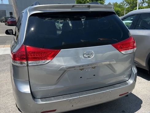 Used 2013 Toyota Sienna XLE w/ Entertainment Pkg AWD/4WD image 6