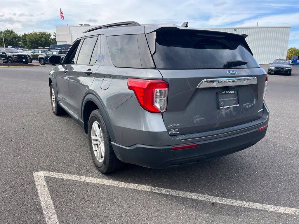 Used 2023 Ford Explorer XLT AWD/4WD image 6