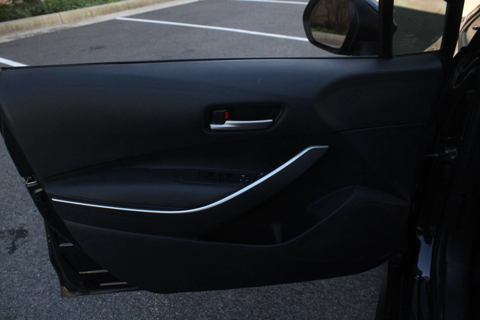 Used 2020 Toyota Corolla SE FWD image 15